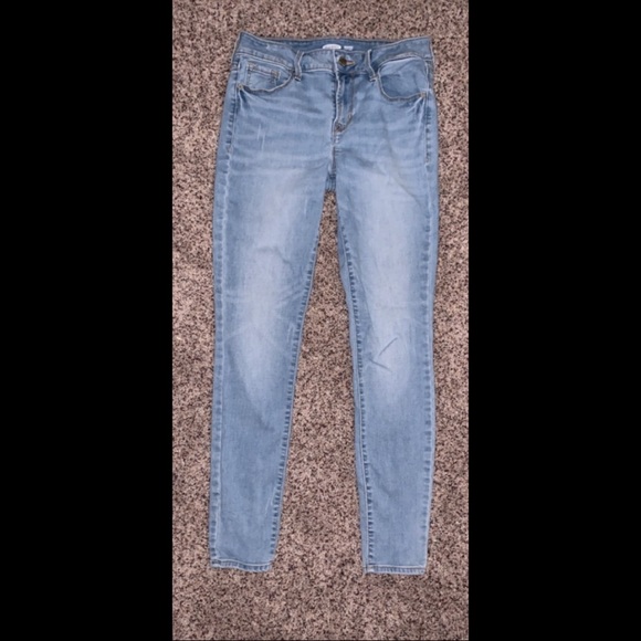 Old Navy Pants - Old Navy Rockstar Super Skinny Jeans